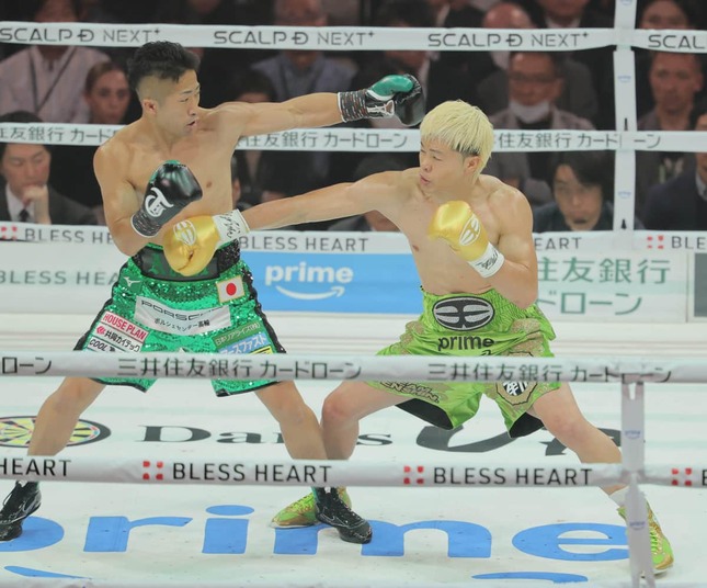 世界王座を争った井上と那須川（写真：スポーツ報知/アフロ）