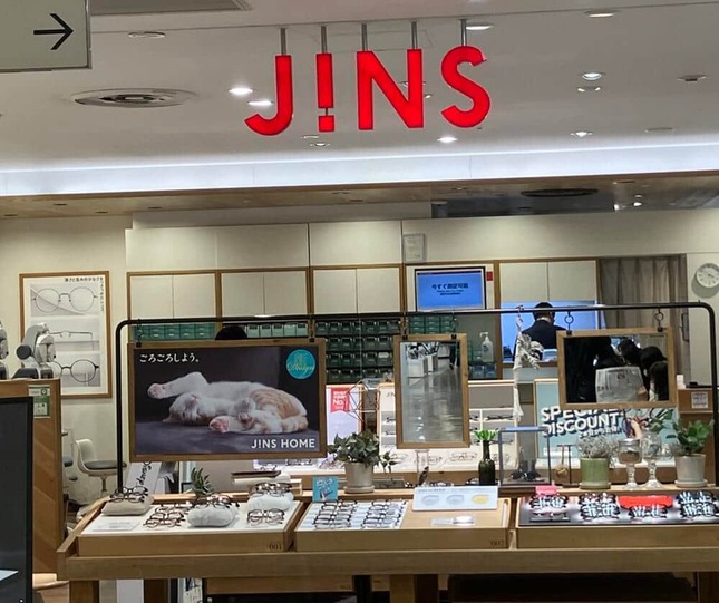 業界2位のJINSも攻勢を強める