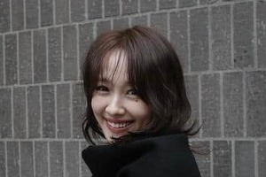 モデル前田希美、ミニスカコーデで...年下サッカー選手夫とラブラブ2ショかわいすぎ　いい夫婦の日に