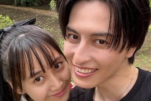 人気カップルYouTuber、涙のプロポーズ　「人生捧げるくらい大好き」「心から出会えて幸せ」...感動を呼ぶ