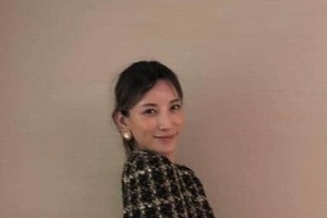 加藤あい、肩出しトップスで美オーラ全開...旅行を満喫　「シンプルな服なのにすごいおしゃれ」