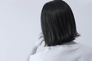 隣人の「気になるなら切ったら？」にア然　放置された畑が自宅を侵食！雑草と虫に苦しむ家主の苦悩