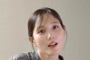 本田翼、ミニ丈×ゆったりトップスの私服コーデにドキっ　「なんでそんなに可愛いの」ファン悶絶