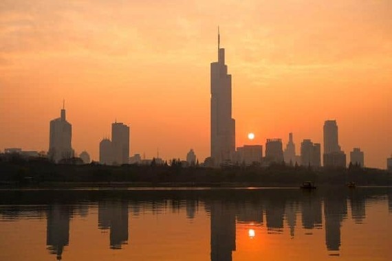 夕日に染まる南京市