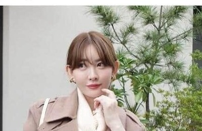 小嶋陽菜、神スタイルの超ミニコーデ...パリで撮影　「全部可愛すぎる～～」「ビジュ良すぎ」悶絶