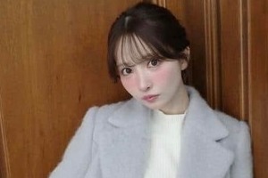 三上悠亜、ドキっ...もふもふミニスカ×ブーツの冬コーデで超キュート　「スタイル良い」悶絶