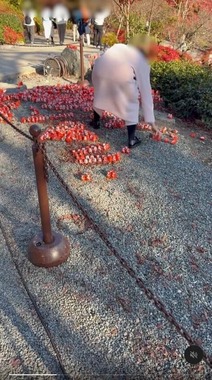 ダルマのメッセージが崩される様子。写真提供：Threadsユーザー（＠cwsocool_）さん、編集部で一部加工