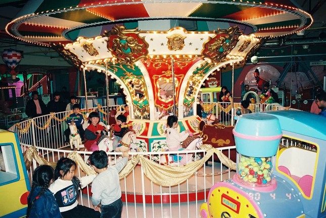 1号店（大舘店）にあったメリーゴーランド（イオンファンタジー提供）