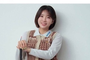 女子ゴルフのイ・ボミ、膝上ミニスカ×もこもこレッグウォーマーで冬のコンペ　「いつも、かわいい～」
