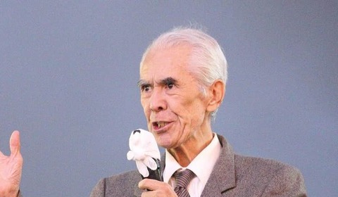 中国大使館は又吉イエス氏を知らなかったのか　死去から7年、ネット民は「自らを焼き滅ぼす」に既視感