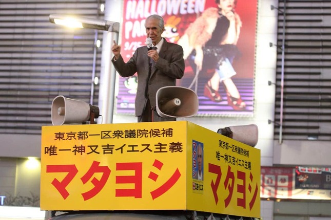 選挙カーのデザインも独特だった（2017年10月撮影）