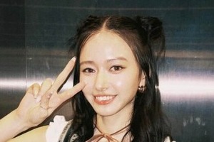 山本舞香、ダウン×タイツの冬コーデで衝撃的かわいさ　「あまりにも可愛くてにやにや」ファン悶絶