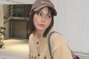 本田翼、膝上ミニ×ブーツの冬私服コーデで「異次元の可愛さ」　くま柄マフラーあわせ...「お洒落すぎる」