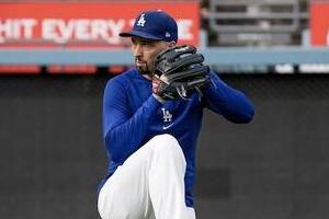 ドジャース・スネルの美人妻、超ミニショーパンで異次元の美しさ　夫婦ラブラブ2ショットがステキ