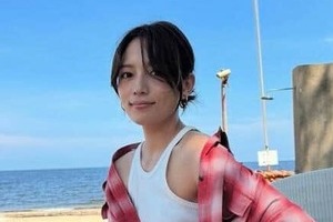 川口春奈、真紅の艶やかドレスで...国宝級の美しさにため息　「ホント可愛いです」「見惚れちゃう」