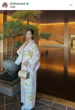 藤田ニコルさんのインスタグラム（＠2525nicole2）より