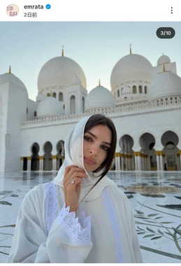 エミリー・ラタコウスキーさんのインスタグラム（＠emrata）より