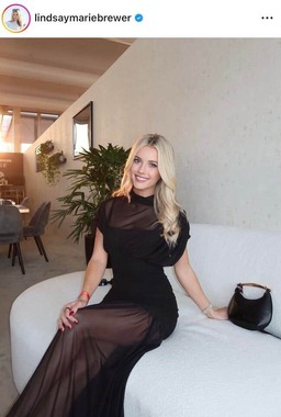 リンジー・ブルワーさんのインスタグラム（＠lindsaymariebrewer）より