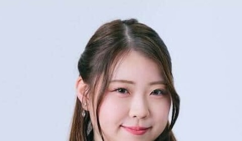 紀平梨花、真っ赤なトップス＆つやつや唇に釘付けショット　「なんて可愛いんだろう」「美しすぎます」