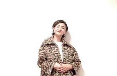 香坂みゆき、カラフルなストールあわせ...冬のおしゃれで「お買い物」　「あまりの素敵さに二度見！」