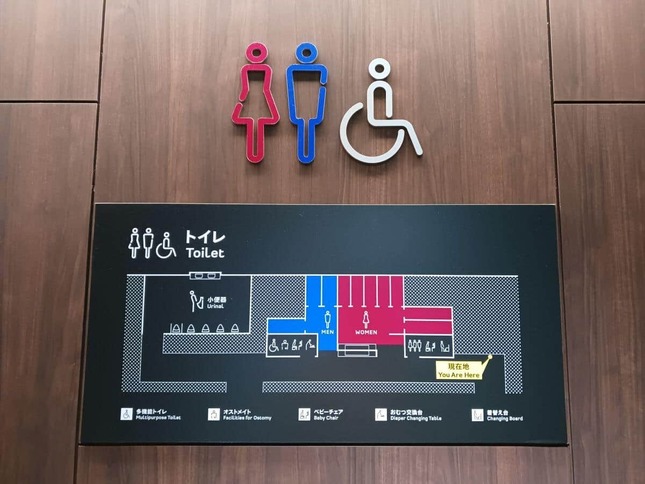 東急歌舞伎町タワーの旧「ジェンダーレストイレ」は男女別になった（2025年12月10日撮影）