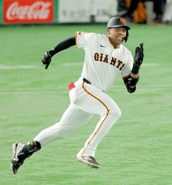 オコエ瑠偉外野手の去就が注目されている（写真：スポーツ報知/アフロ）