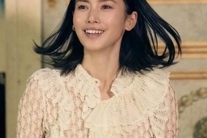 中谷美紀、神々しすぎるホワイトコーデで...変わらぬ美貌　年上夫とフォーマルな2ショット