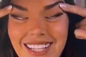 「つり目」写真騒動のミス・フィンランド、称号はく奪に　本人「意図せず」も...主催者「行動と責任は切り離せない」