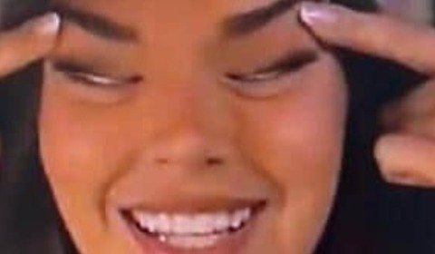 「つり目」写真騒動のミス・フィンランド、称号はく奪に　本人「意図せず」も...主催者「行動と責任は切り離せない」