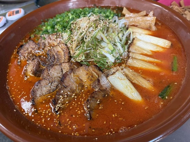 デカ盛りラーメン（写真は、銀波露札幌手稲店提供）