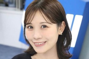 お天気キャスター戸北美月、ミニ丈トナカイ風ワンピ×黒タイツでかわいさ爆発　「スタイルが良すぎる」