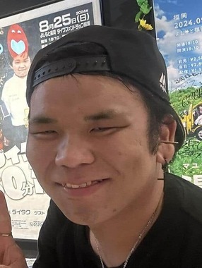 よしもと福岡劇場で「自撮り」する山口直也容疑者（山口容疑者のものとみられるXから)
