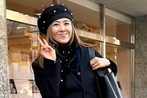 熊谷真実65歳、「加工なしです」肩出し艶やか黒ドレスの美貌にドキっ　「ホント綺麗」「一段と妖艶な感じ」