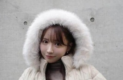 三上悠亜、ミニ丈×ブーツの冬コーデで...片足上げポーズを　「女神」「かわい～」異次元の美貌