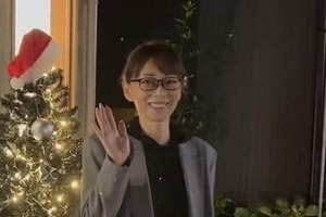 葉月里緒奈、ワイングラスを手に変わらぬ美貌　癒しのステキ笑顔にドキっ...「お綺麗ですーーー」
