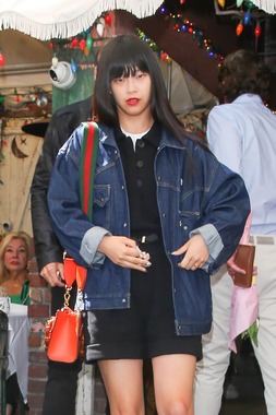 ニコラス・ケイジさんの妻、芝田璃子さん。ニコラス・ケイジさんが19年に滋賀県を訪れた時に知り合った（写真：Backgrid/アフロ）