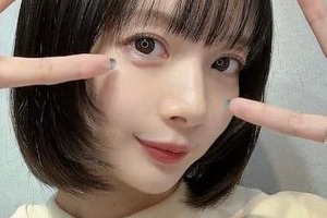 「役満ボディー」岡田紗佳、深めスリット入り黒ドレスで完璧な美　「やばい、めっちゃ良い」