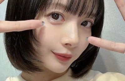「役満ボディー」岡田紗佳、深めスリット入り黒ドレスで完璧な美　「やばい、めっちゃ良い」