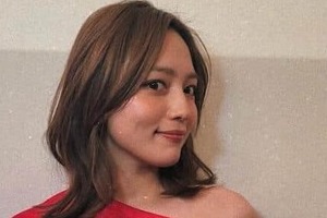 川口春奈、ドキっ...タイトなワンピでボディラインすらり　異次元の美しさに「マジで女神」「ビジュよすぎ」