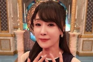 浅野ゆう子、相変わらずダンディ...元オリックス監督と「同級生」2ショット　「正に美男美女」話題に