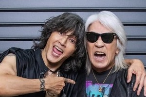 体調不良で療養→復活のB'z松本孝弘、ライブで元気そうな姿　ファン胸熱「涙が止まらず」「本当に嬉しい」