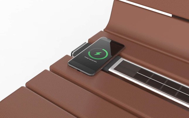 スマホを置いて充電（プレスリリースから）