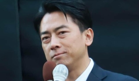 小泉防衛相、「魚雷の隣で寝る」姿披露　海自潜水艦「せいりゅう」視察で...「隊員の皆さんを誇りに」