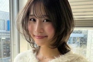 グラビアアイドル高橋凛、キラキラ真っ赤なミニドレスのサンタコーデなのに　筋トレしてるギャップで...爆笑