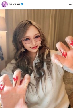 加藤紗里さんのインスタグラム（＠katosari）より
