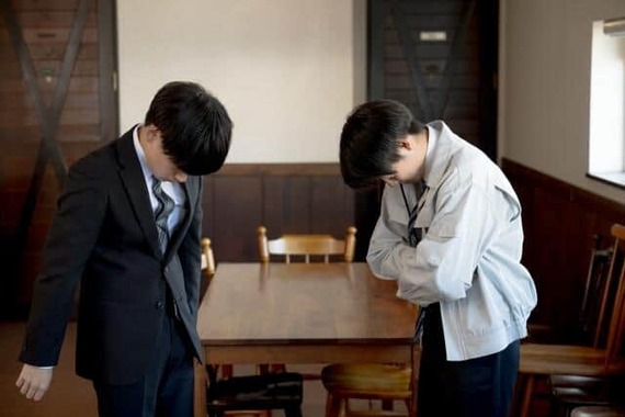 親の再婚がきっかけで、遺産相続の話し合いで兄弟が対立（写真はイメージ）