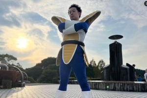 「独裁者みたいになった」DB芸人、警察署長との2ショ投稿でXざわつく　「余計なことを」「大丈夫なのか...？」