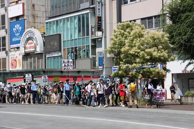 2025年は神戸市、姫路市で斎藤知事に対する抗議デモがあった（編集部撮影）