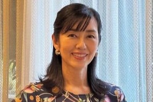 早見優＆松本伊代「こんな偶然、気が合いすぎてびっくり」　色違いおそろいジャケットで...「変わらない可愛いさ」