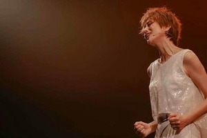 米倉涼子、4か月半ぶりインスタ更新...めぢから強め「どアップ」ショット　元日に英語でメッセージ